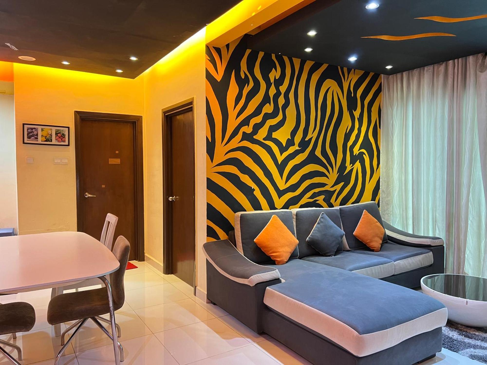 Apartment Spritz Empire Regalia &