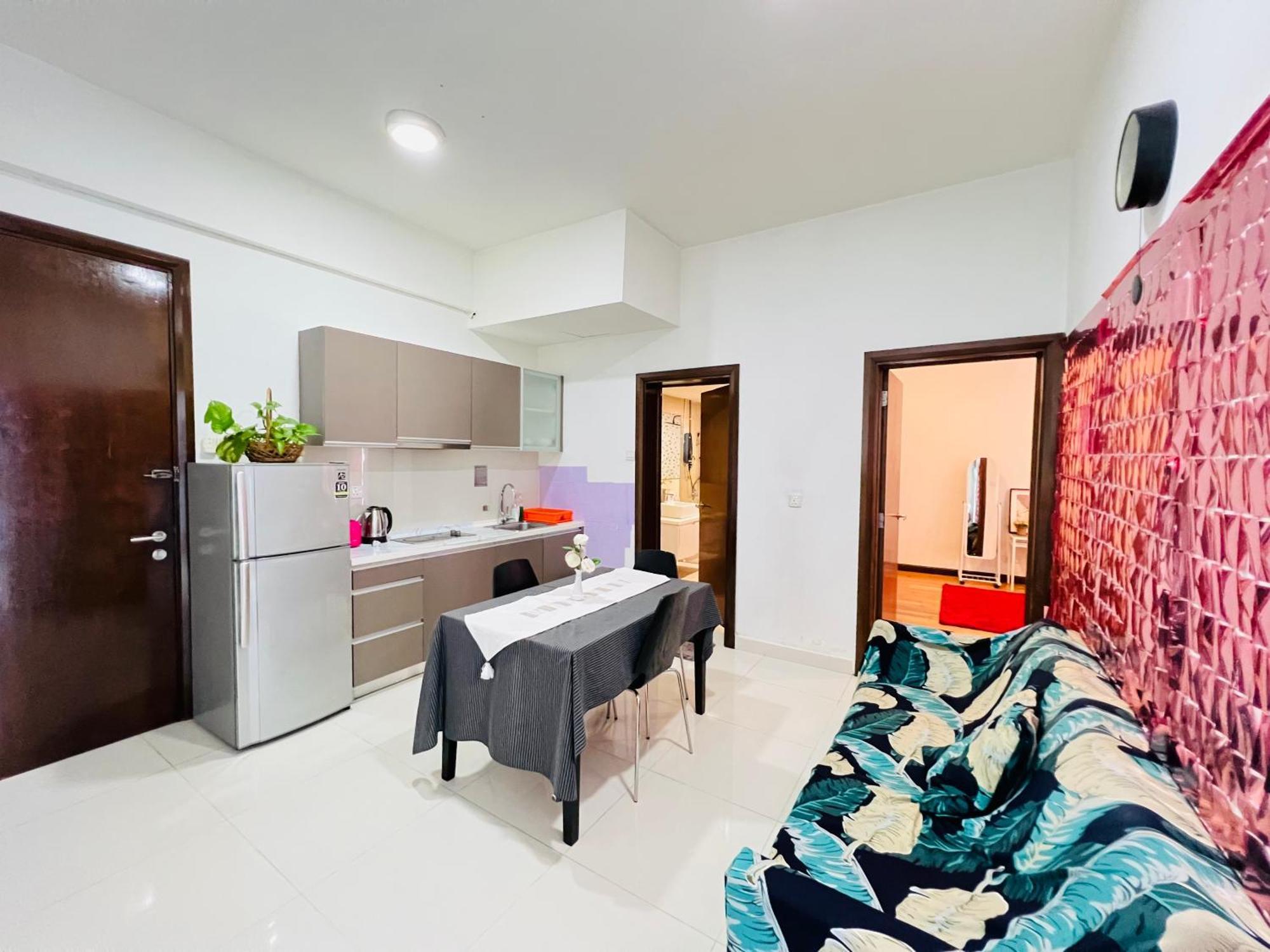 Apartment Spritz Empire Regalia & *