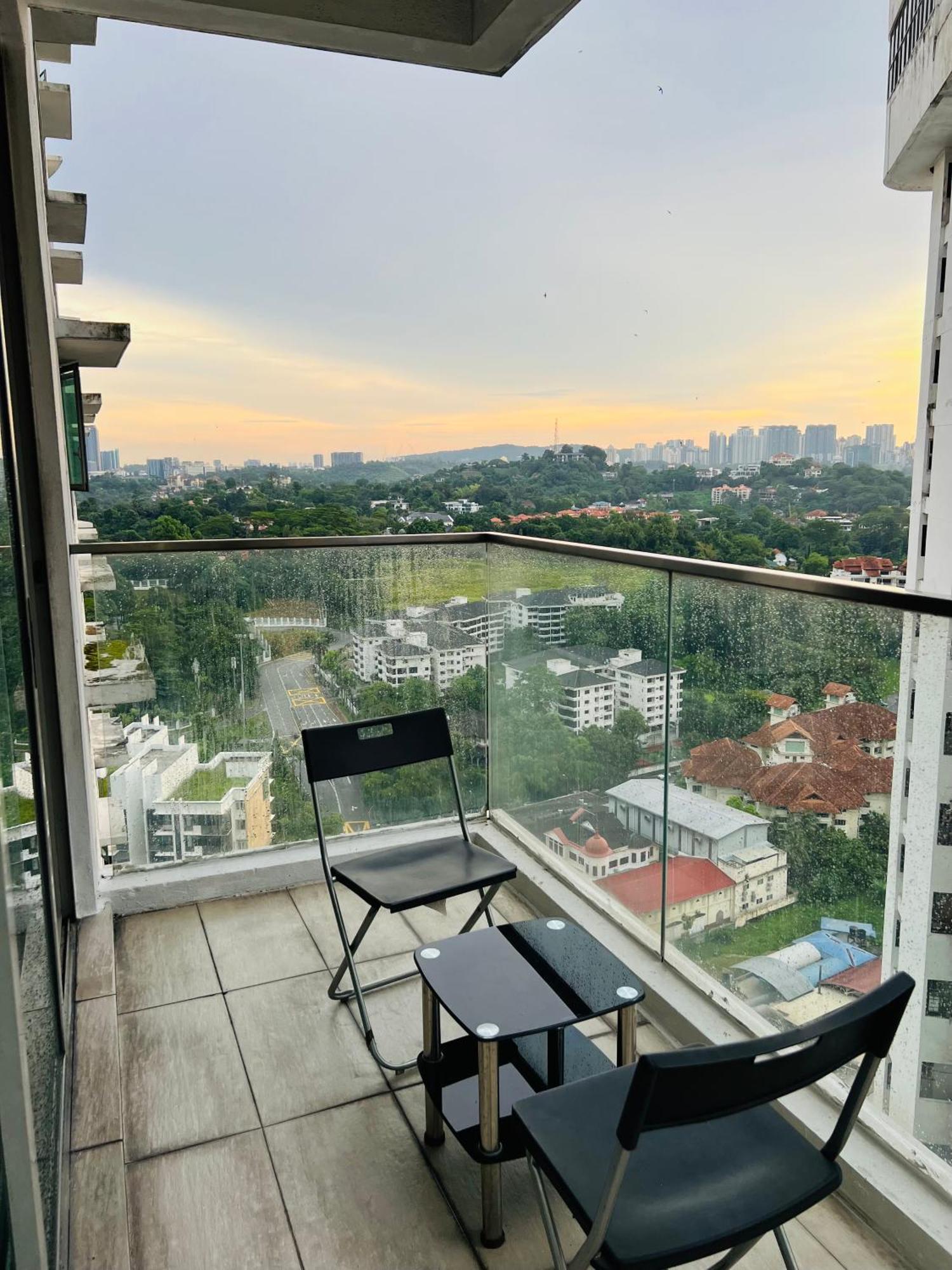 Apartment Spritz Empire Regalia & *
