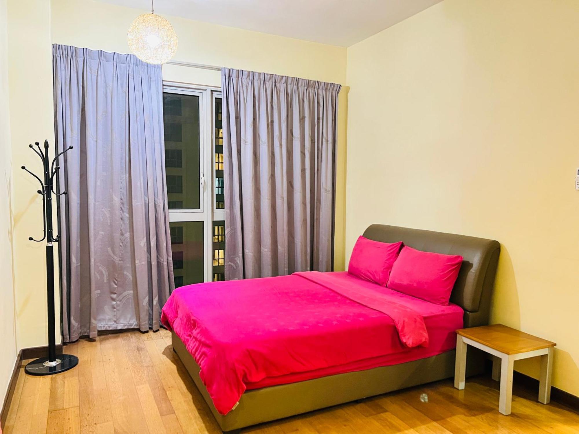 Apartment Spritz Empire Regalia & *
